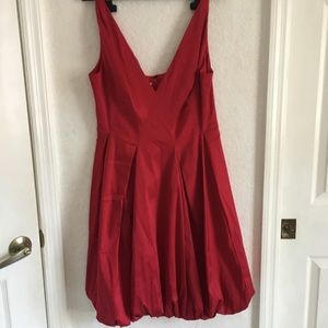 MAGGY LONDON BEAUTIFUL RED V NECK DRESS